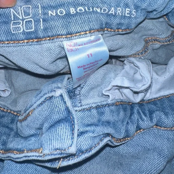 No Boundaries Light Blue Straight Leg Jeans - Picture 3 of 5